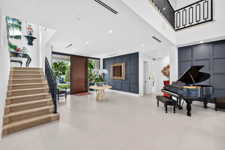 28_Foyer and Staircase