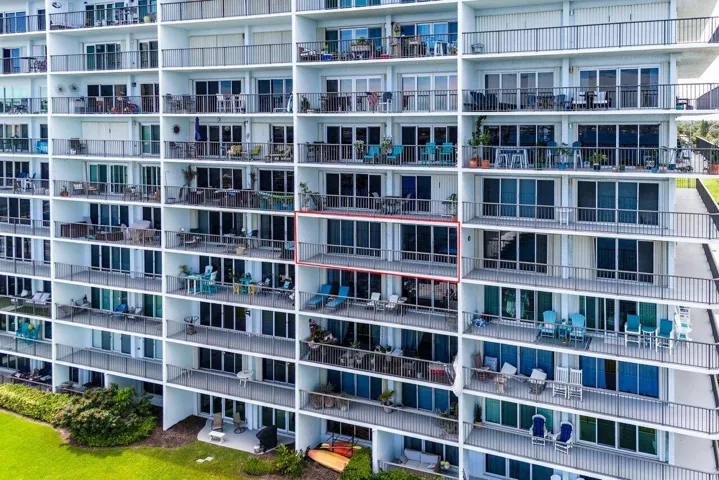 044-3040LakeShoreDrive-502-RivieraBeach-