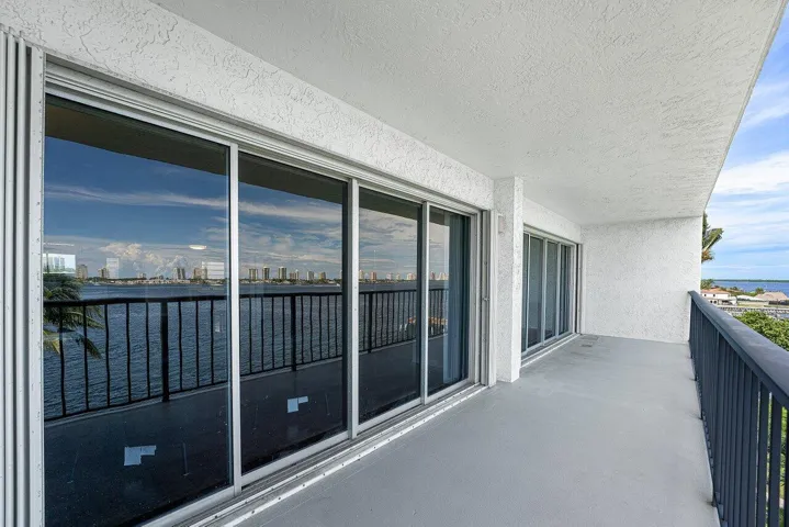 023-3040LakeShoreDrive-502-RivieraBeach-