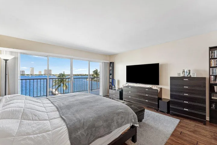 014-3040LakeShoreDrive-502-RivieraBeach-