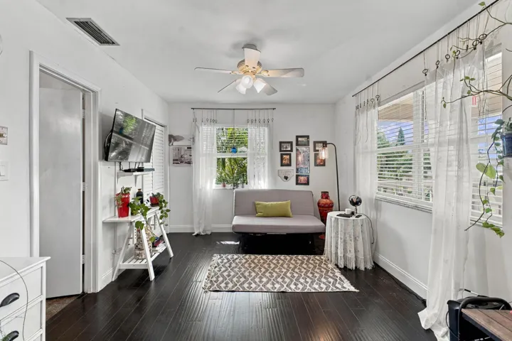 1130 mahogany way U204_010