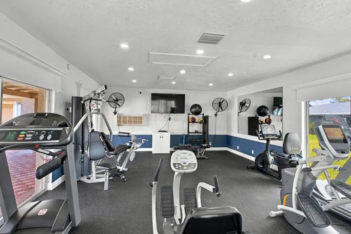 1130 mahogany way U204_013