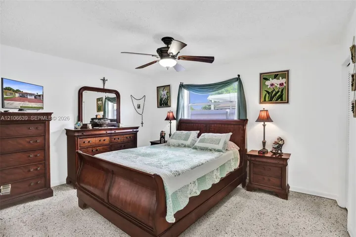 Room featuring a single-window configuration, ceiling fan with integrated lighting, and neutral wall tones