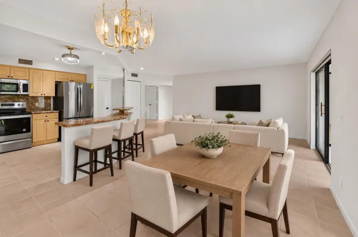 BAR /DINING