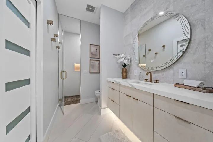guest2ensuite1.jpg-SMALL