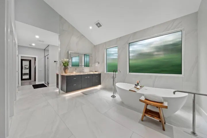 primarybath1.jpg-SMALL