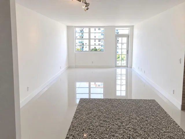 Straightened natural-light property inte
