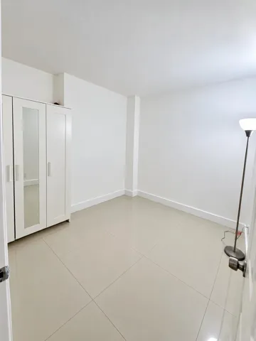 Straightened natural-light property inte