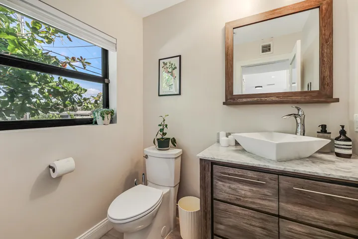 2408 NE 17th Terr-23