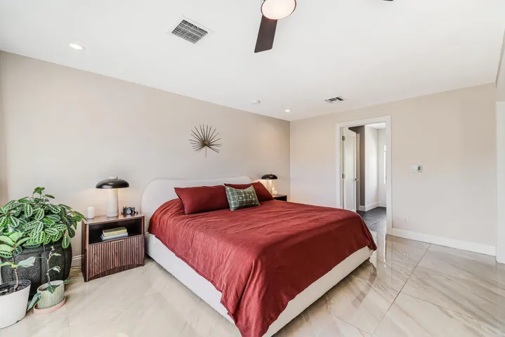 2408 NE 17th Terr-30