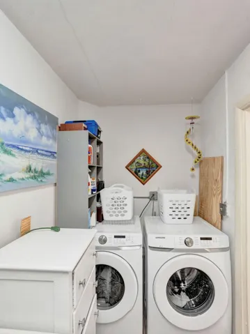 33-web-or-mls-DSC07973 2886 Fernley Dr E