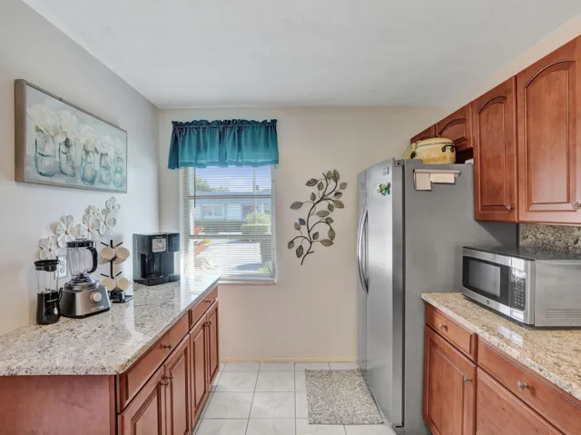 12-web-or-mls-DSC07910 2886 Fernley Dr E