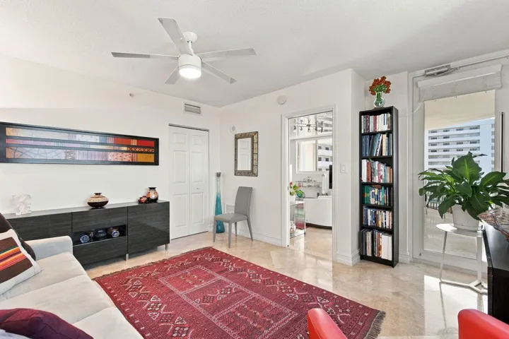 21-web-or-mls-2001-n-ocean-blvd-1102