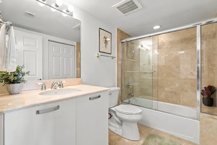 22-web-or-mls-2001-n-ocean-blvd-1102