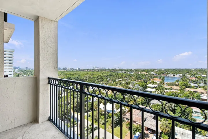 17-web-or-mls-2001-n-ocean-blvd-1102