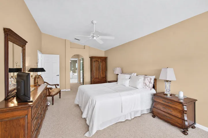 17_Primary_bedroom_reverse