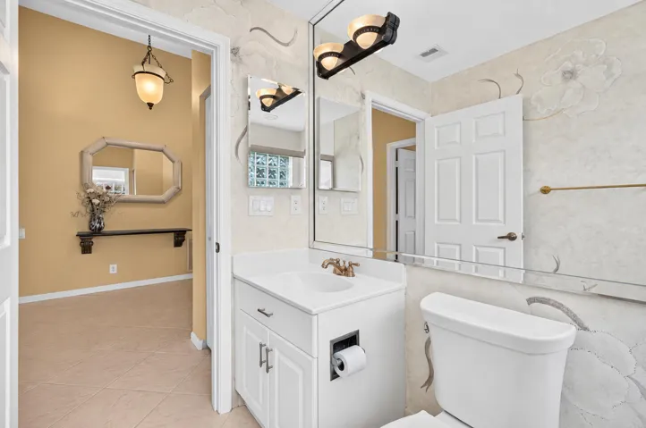 10_Guest_bath_full_vanity