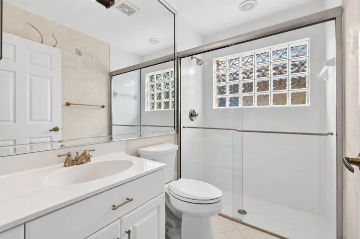 09_Guest_bath_and_shower