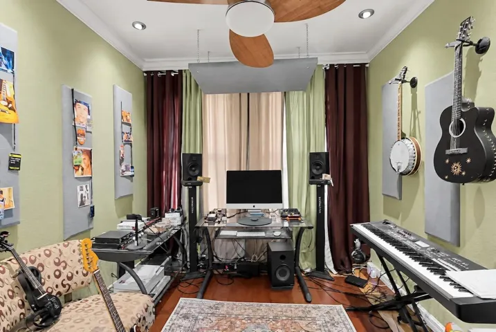17_6918_W_Sample_Rd-Living_room-55-1