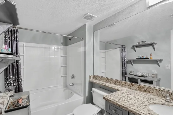 34_6918_W_Sample_Rd-Bathroom-7738