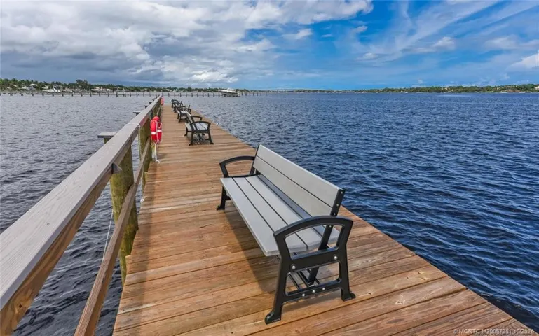 CONQUISTADOR Private Day Dock/Pier on the Saint Lucie River - Fish, Read, Meet with Friends, Watch Space Shuttle Lift Offs - or Just Relax