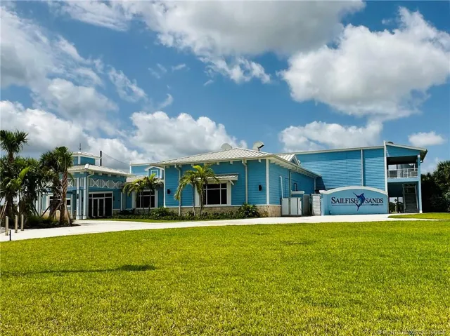 CONQUISTADOR is adjacent to Martin County SailFish Golf Complex - just walk over to enjoy 2 tier Driving Bays, Driving Range, Putting Practice Greens - or, of course, Play Golf. Conquistador has both Women and Men's Golf Clubs!