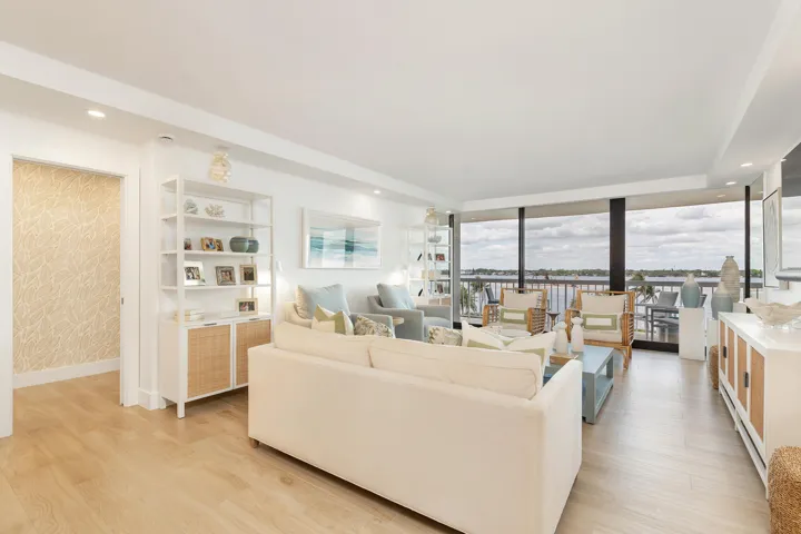 Living​​‌​​​​‌​​‌‌​‌‌​​​‌‌​‌​‌​‌​​​‌​​ Room/View