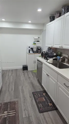 Kitchen featuring white shaker-style cabinetry, wood-finish flooring, recessed lighting, and a stainless steel undermount sink