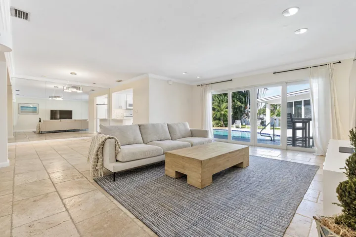 3241 NE 56th Ct_009
