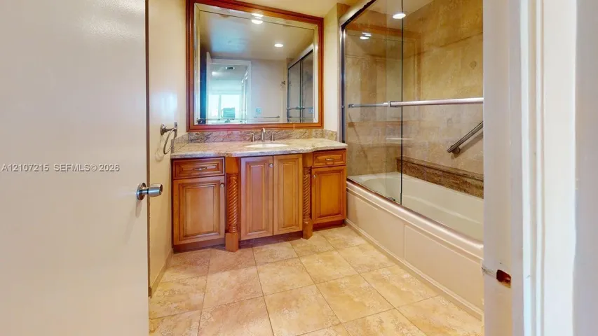 primary suite bath/tub
