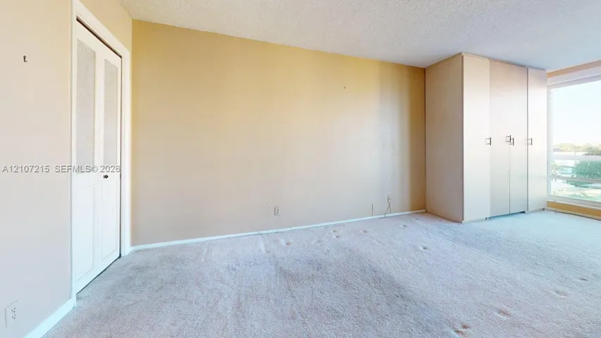 primary suite w/ removable computer storage