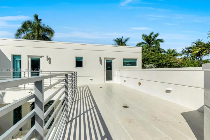 Rooftop Terrace / Terraza en la azotea