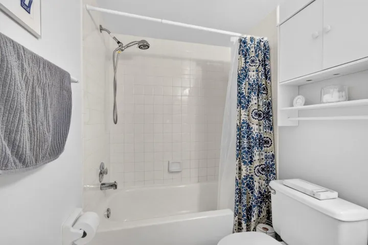 Guest Shower-Tub