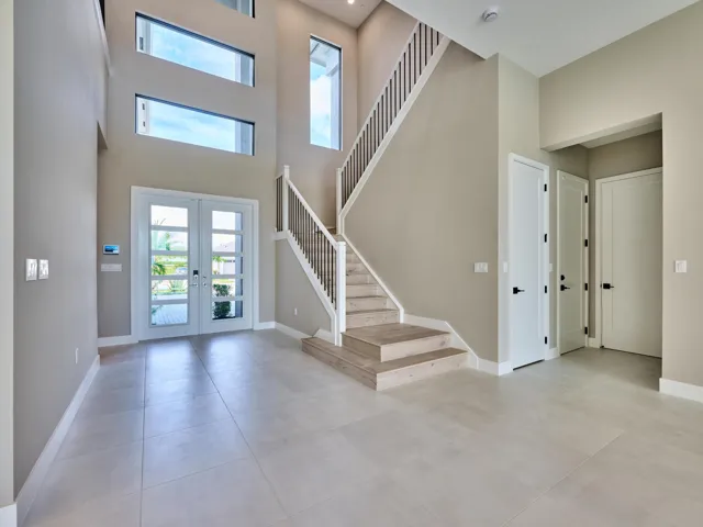 Entry / Foyer