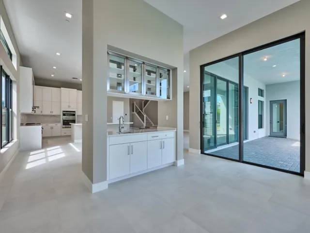 Club Room Wet Bar