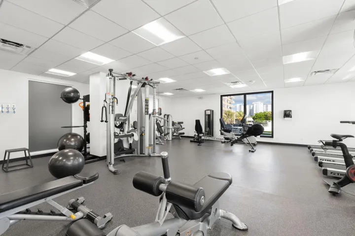 28-web-or-mls-3015 N Ocean Blvd 5F Fort