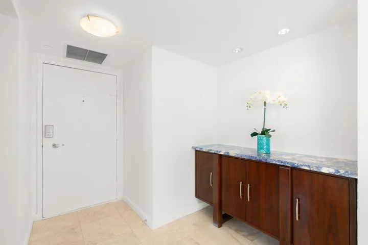 16-web-or-mls-3015 N Ocean Blvd 5F Fort