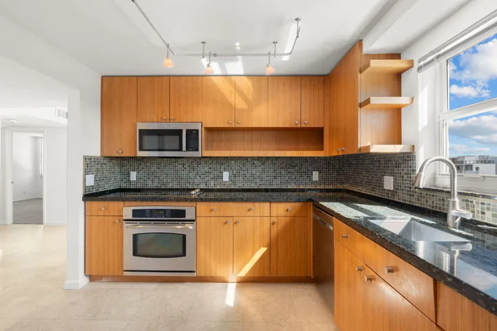 12-web-or-mls-3015 N Ocean Blvd 5F Fort