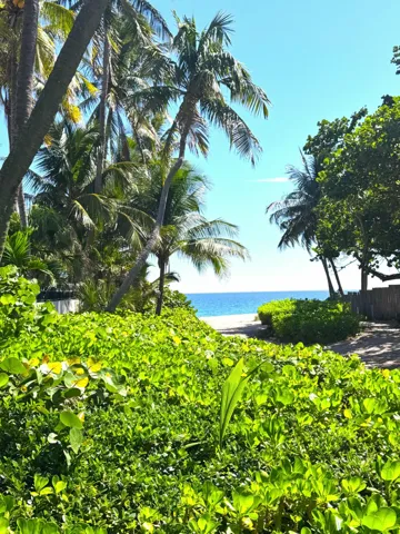 EASY BEACH ACCESS