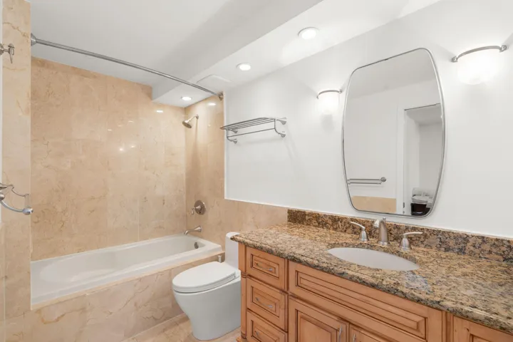 7-web-or-mls-3015 N Ocean Blvd 5F Fort L