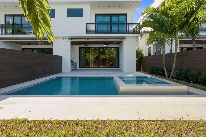40-web-or-mls-1015-ne-3rd-st