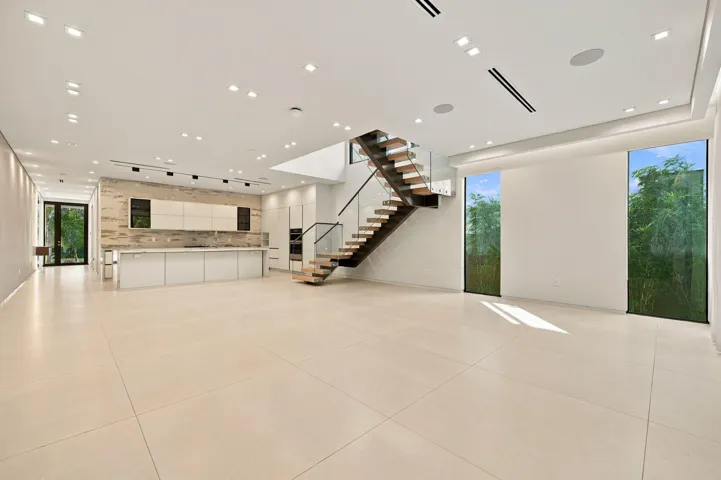 13-web-or-mls-1015-ne-3rd-st