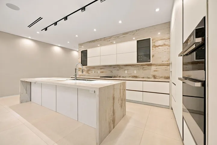 16-web-or-mls-1015-ne-3rd-st