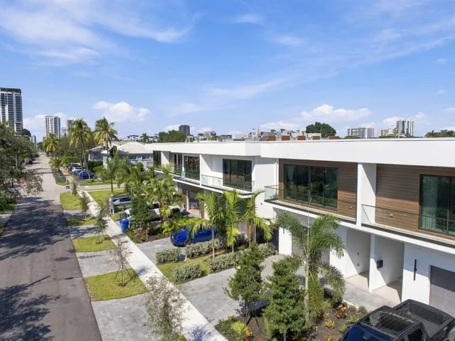 3-web-or-mls-1015-ne-3rd-st