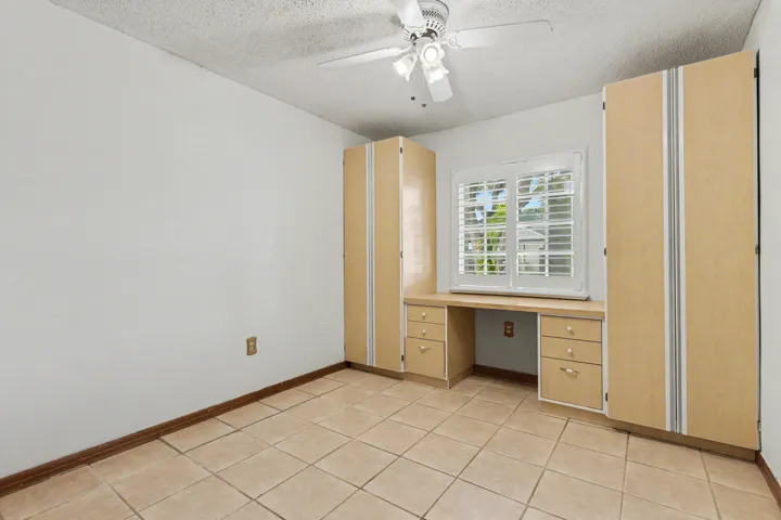 Guest room / Office