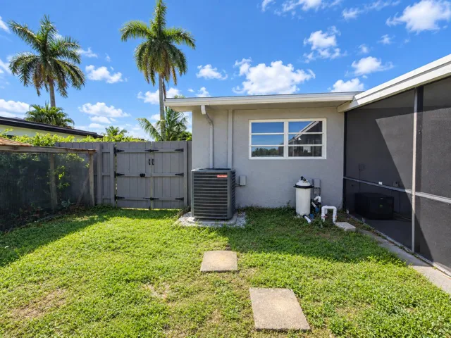 Backyardfacinghosue