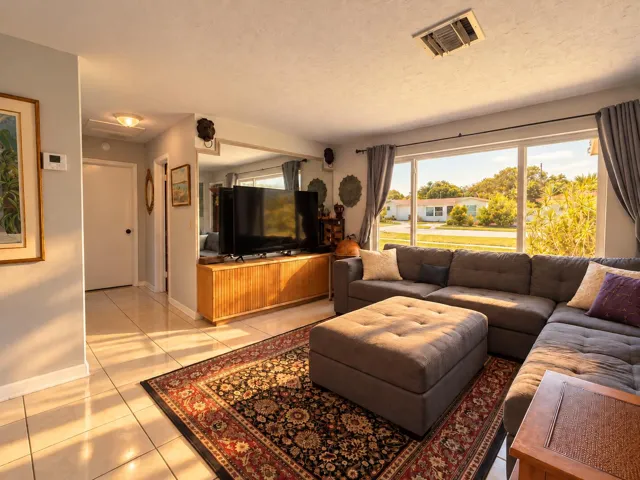 LivingroomareaGLOW2