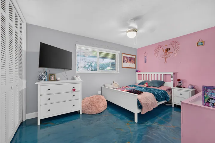2nd bedroom
