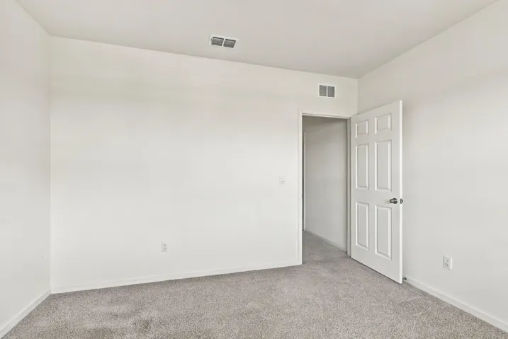 28_bedroom 4