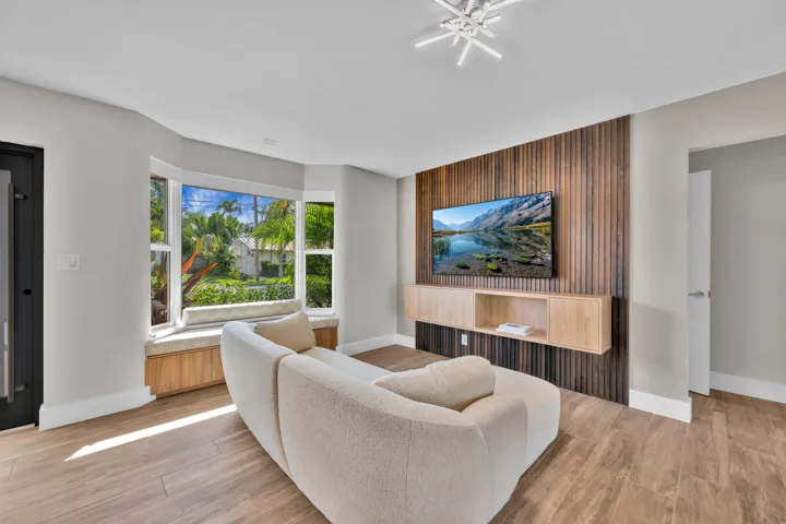 10_1011 SE 2nd Ave Pompano Beach 00015